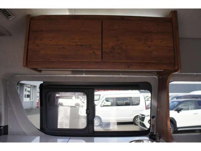 ハイエースバンスーパーロングHR　8人乗りキャンピング4WD　走行充電&外部充電&サブバッテリー　　　&FFヒーター&冷蔵庫&シンク&給排水　アルパインBIG-X&フリップダウン　415COBRAフロントリップ&バッドラッカー17AW　デジタルインナー　全方位カメラ 2700