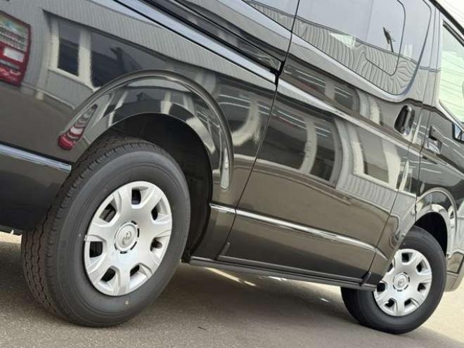 ハイエースバン2.8 DX ロング ディーゼルターボ 4WD　登録未使用車　寒冷地仕様　パノラミックビューモニター　デジタインナーミラー　LEDヘッドランプ　電動格納ミラーヒータ付　リアAC　リアヒーター　スライドドアイージークローザー　バックドアイージークローザー 登録済未使用車 2800