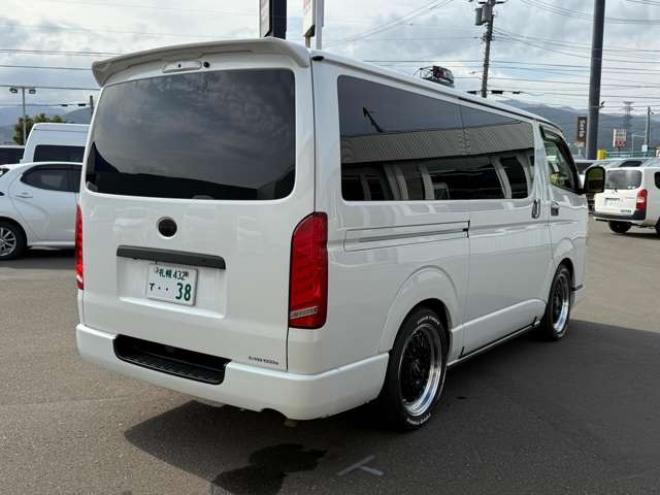 ハイエースバン2.8ダークプライムIIマルチロールトランスポータータイプIロングディーゼルターボ4WD　寒冷地仕様　ワンオーナー　ESSEX　ENCM17インチアルミ　ヨコハマパラダ　ESSEXフロントリップスポイラー　ローフォルムフェンダー　ローダウン　パワースライドドア　LEDテールランプ 2800