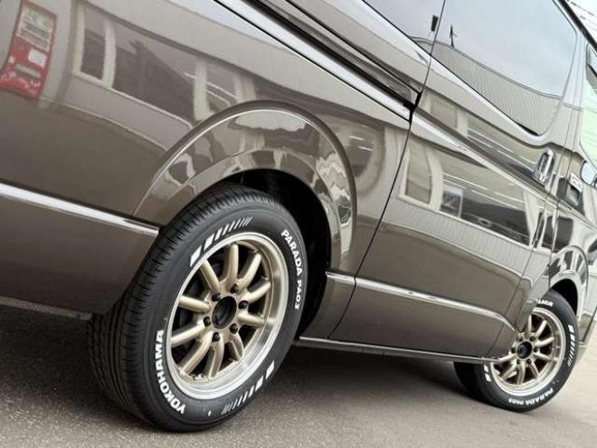 ハイエースバン2.8 スーパーGL 50TH アニバーサリー リミテッド ロングボディ ディーゼルターボ 4WD　415COBRA　CL-3 フロントリップスポイラー　ステージ2ルーフスポイラー　By2NEO　BADフェイスボンネット　ローフォルムフェンダー　ESSEX　ENCB　17インチブロンズホイール　ヨコハマパラダ　NEWパーツカスタム 2800