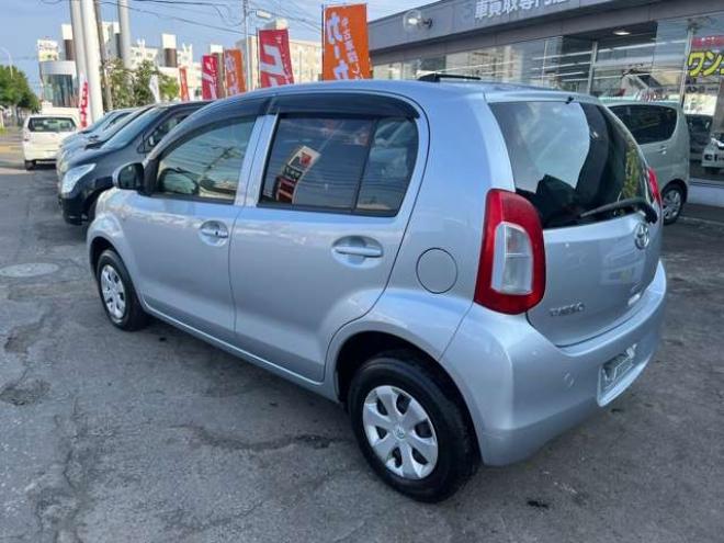 パッソ1.0 X 4WD　スマートキー　ナビ　TV エンジンスターター　電動格納ミラー 1000