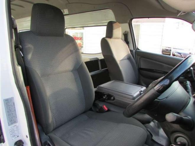 キャラバンNV350 2.5 DX スーパーロングボディ ハイルーフ ディーゼルターボ 4WD　パートタイム4WD/ETC/フルセグTV/バックカメラ/キーレス/純正エンジンスターター/両側スライドドア 2500