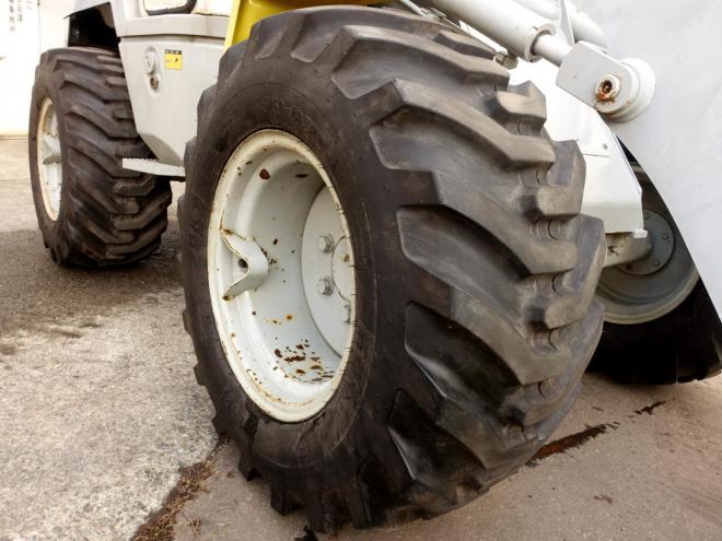 ホイールローダコマツ WA40-3　バケット容量0.5m3　