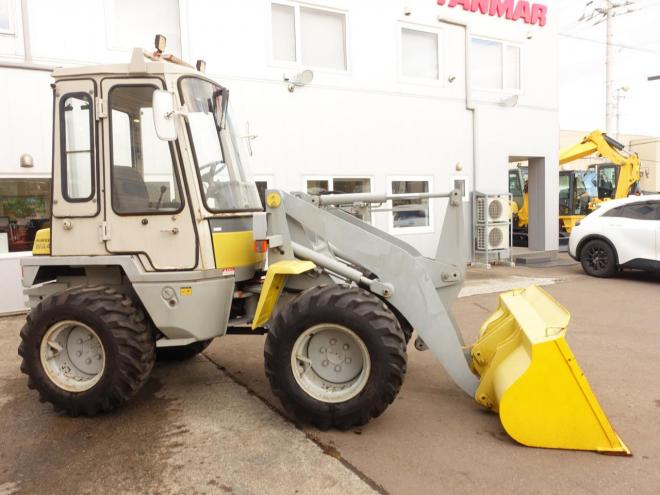 ホイールローダコマツ WA40-3　バケット容量0.5m3　