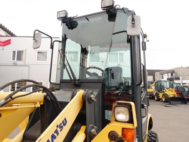 ホイールローダコマツ WA30-6　バケット容量0.4m3