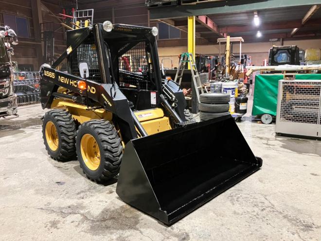 スキッドステアローダニューホランド　中古　LX565　建機