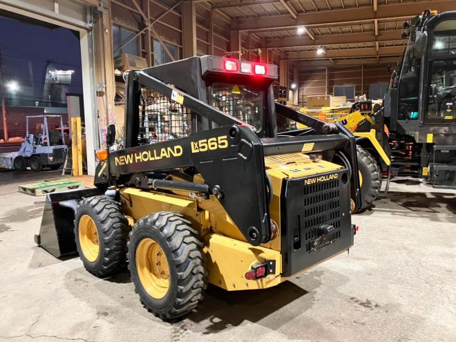 スキッドステアローダニューホランド　中古　LX565　建機