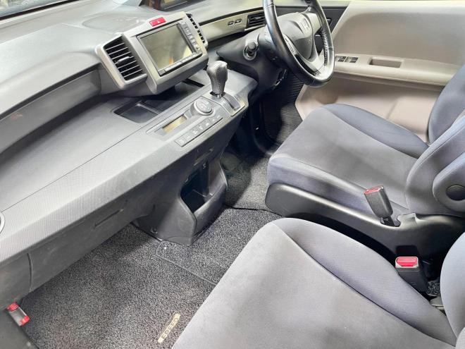 フリード1.5フレックスFパッケージ 4WD 5年保証 ナビ Bカメ 夏冬タイヤ 寒冷地仕様 禁煙 車検整備2年付