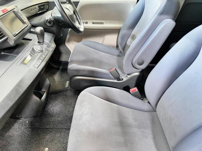 フリード1.5フレックスFパッケージ 4WD 5年保証 ナビ Bカメ 夏冬タイヤ 寒冷地仕様 禁煙 車検整備2年付