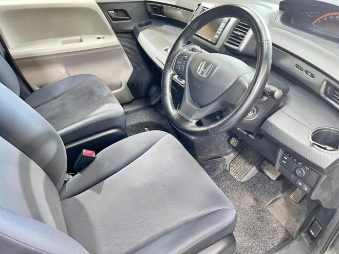 フリード1.5フレックスFパッケージ 4WD 5年保証 ナビ Bカメ 夏冬タイヤ 寒冷地仕様 禁煙 車検整備2年付