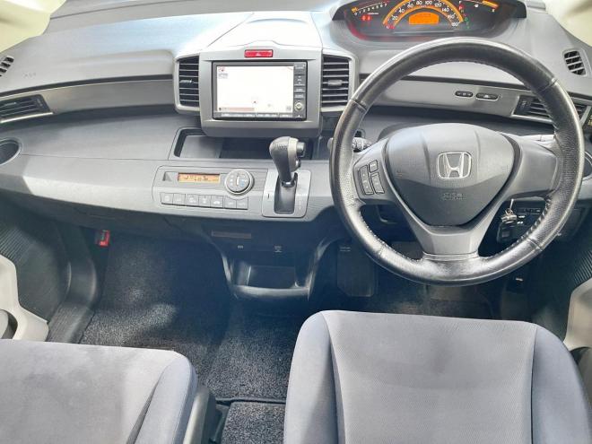 フリード1.5フレックスFパッケージ 4WD 5年保証 ナビ Bカメ 夏冬タイヤ 寒冷地仕様 禁煙 車検整備2年付