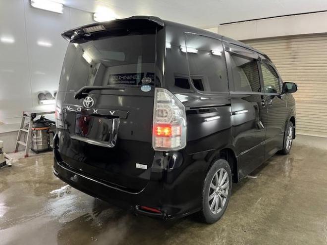 ヴォクシーＺＳ　本州仕入　ワンオーナー　禁煙車　ＷＡＫＯＳバリアスコーティング済　社外１６インチＡＷ　社外１５ＡＷ＋スタッドレスタイヤ付　パワースライドドア　純正ナビ　バックカメラ　ＰＵＳＨスタート　スマートキー　パドルシフト　ＨＩＤヘッドライト　ＡＣ１００Ｖ電源　タイミングチェーン　ＥＴＣ 4WD 2000 5Dr