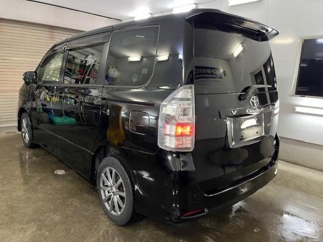 ヴォクシーＺＳ　本州仕入　ワンオーナー　禁煙車　ＷＡＫＯＳバリアスコーティング済　社外１６インチＡＷ　社外１５ＡＷ＋スタッドレスタイヤ付　パワースライドドア　純正ナビ　バックカメラ　ＰＵＳＨスタート　スマートキー　パドルシフト　ＨＩＤヘッドライト　ＡＣ１００Ｖ電源　タイミングチェーン　ＥＴＣ 4WD 2000 5Dr
