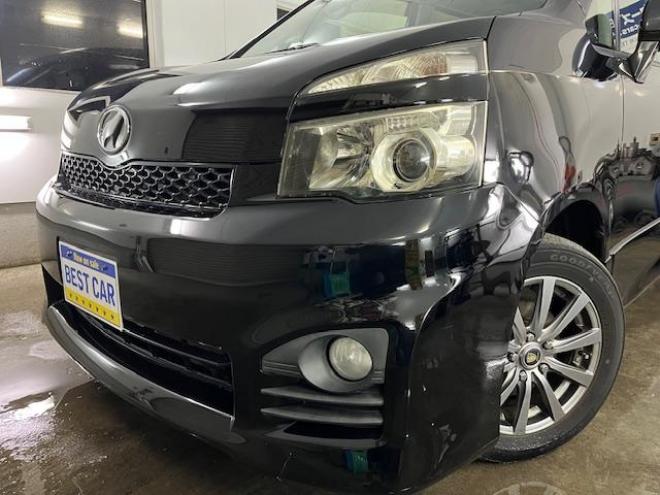 ヴォクシーＺＳ　本州仕入　ワンオーナー　禁煙車　ＷＡＫＯＳバリアスコーティング済　社外１６インチＡＷ　社外１５ＡＷ＋スタッドレスタイヤ付　パワースライドドア　純正ナビ　バックカメラ　ＰＵＳＨスタート　スマートキー　パドルシフト　ＨＩＤヘッドライト　ＡＣ１００Ｖ電源　タイミングチェーン　ＥＴＣ 4WD 2000 5Dr