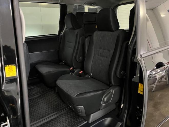 ヴォクシーＺＳ　本州仕入　ワンオーナー　禁煙車　ＷＡＫＯＳバリアスコーティング済　社外１６インチＡＷ　社外１５ＡＷ＋スタッドレスタイヤ付　パワースライドドア　純正ナビ　バックカメラ　ＰＵＳＨスタート　スマートキー　パドルシフト　ＨＩＤヘッドライト　ＡＣ１００Ｖ電源　タイミングチェーン　ＥＴＣ 4WD 2000 5Dr