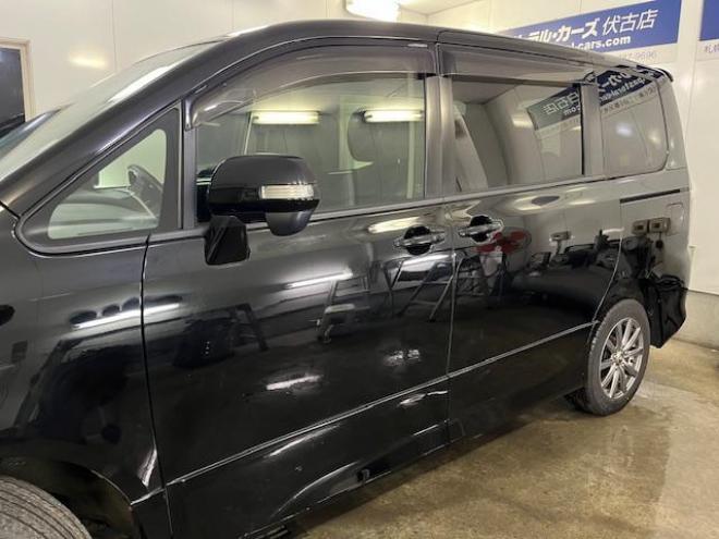 ヴォクシーＺＳ　本州仕入　ワンオーナー　禁煙車　ＷＡＫＯＳバリアスコーティング済　社外１６インチＡＷ　社外１５ＡＷ＋スタッドレスタイヤ付　パワースライドドア　純正ナビ　バックカメラ　ＰＵＳＨスタート　スマートキー　パドルシフト　ＨＩＤヘッドライト　ＡＣ１００Ｖ電源　タイミングチェーン　ＥＴＣ 4WD 2000 5Dr