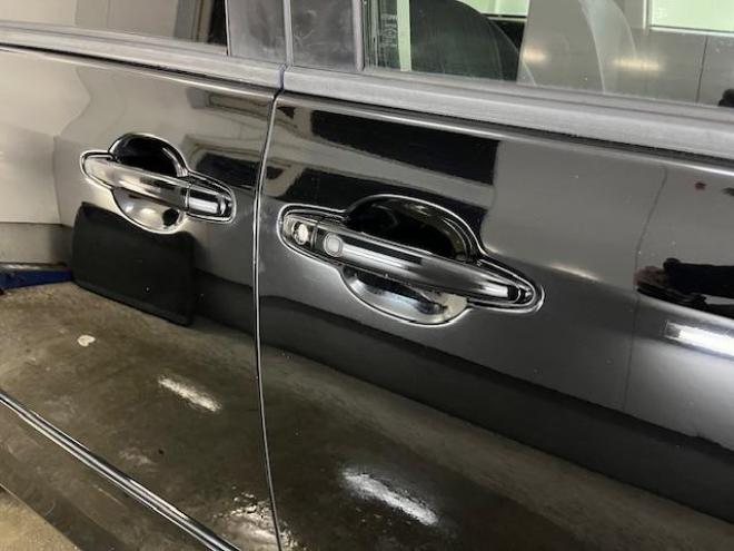 ヴォクシーＺＳ　本州仕入　ワンオーナー　禁煙車　ＷＡＫＯＳバリアスコーティング済　社外１６インチＡＷ　社外１５ＡＷ＋スタッドレスタイヤ付　パワースライドドア　純正ナビ　バックカメラ　ＰＵＳＨスタート　スマートキー　パドルシフト　ＨＩＤヘッドライト　ＡＣ１００Ｖ電源　タイミングチェーン　ＥＴＣ 4WD 2000 5Dr