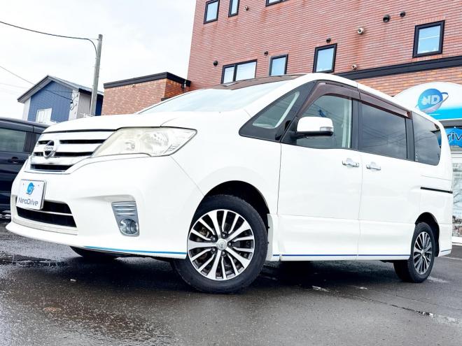 セレナ2.0Hスター Vエアロセレクション 4WD　ローンが不安な方＜優遇ローン＞　本州仕入　寒冷地仕様　エアロ　社外SDナビ　フルセグTV　両側パワースライド 4WD 2000 5Dr