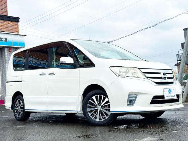 セレナ2.0Hスター Vエアロセレクション 4WD　ローンが不安な方＜優遇ローン＞　本州仕入　寒冷地仕様　エアロ　社外SDナビ　フルセグTV　両側パワースライド 4WD 2000 5Dr