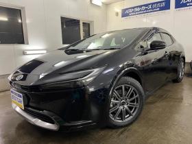 プリウス　Ｚ　ワンオーナー　トヨタセーフティセンス　寒冷地仕様　禁煙車　純正１９インチＡＷ　社外１７ＡＷ＋スタッドレスタイヤ付　　純正ブラックレザーシート　純正ナビ（フルセグ地デジ　Ｂｌｕｅｔｏｏｔｈ対応）＋バックカメラ＋全方位カメラ　パワーバックドア　プリクラッシュセーフティ　レーダークルーズコントロール　純正エンジンスターター　シートヒーター＆クーラー　ドラレコ　ステアリングヒーター　パワーシート　ＥＴＣ 4WD 2000 4Dr