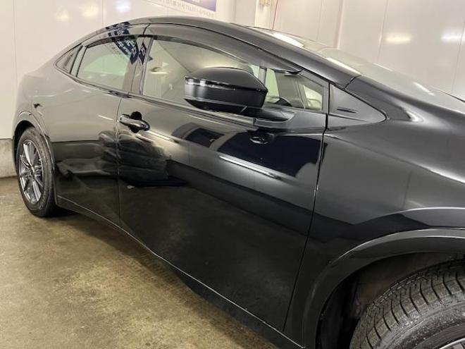 プリウスＺ　ワンオーナー　トヨタセーフティセンス　寒冷地仕様　禁煙車　純正１９インチＡＷ　社外１７ＡＷ＋スタッドレスタイヤ付　　純正ブラックレザーシート　純正ナビ（フルセグ地デジ　Ｂｌｕｅｔｏｏｔｈ対応）＋バックカメラ＋全方位カメラ　パワーバックドア　プリクラッシュセーフティ　レーダークルーズコントロール　純正エンジンスターター　シートヒーター＆クーラー　ドラレコ　ステアリングヒーター　パワーシート　ＥＴＣ 4WD 2000 4Dr