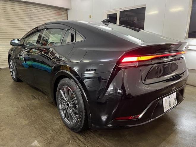 プリウスＺ　ワンオーナー　トヨタセーフティセンス　寒冷地仕様　禁煙車　純正１９インチＡＷ　社外１７ＡＷ＋スタッドレスタイヤ付　　純正ブラックレザーシート　純正ナビ（フルセグ地デジ　Ｂｌｕｅｔｏｏｔｈ対応）＋バックカメラ＋全方位カメラ　パワーバックドア　プリクラッシュセーフティ　レーダークルーズコントロール　純正エンジンスターター　シートヒーター＆クーラー　ドラレコ　ステアリングヒーター　パワーシート　ＥＴＣ 4WD 2000 4Dr