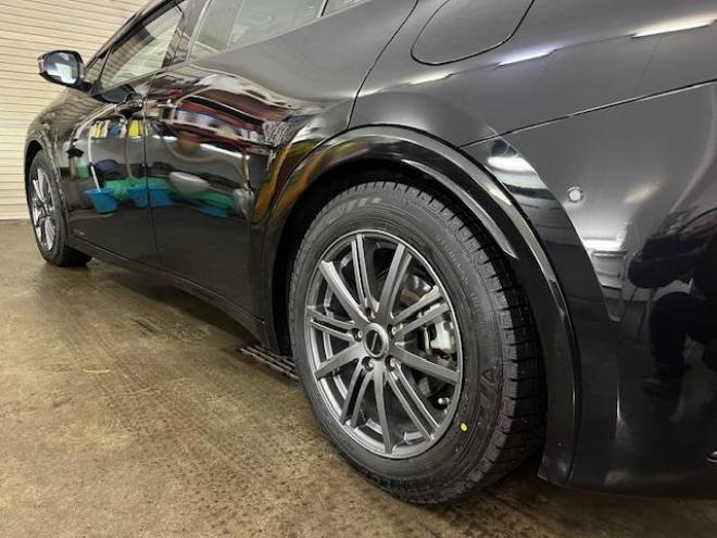 プリウスＺ　ワンオーナー　トヨタセーフティセンス　寒冷地仕様　禁煙車　純正１９インチＡＷ　社外１７ＡＷ＋スタッドレスタイヤ付　　純正ブラックレザーシート　純正ナビ（フルセグ地デジ　Ｂｌｕｅｔｏｏｔｈ対応）＋バックカメラ＋全方位カメラ　パワーバックドア　プリクラッシュセーフティ　レーダークルーズコントロール　純正エンジンスターター　シートヒーター＆クーラー　ドラレコ　ステアリングヒーター　パワーシート　ＥＴＣ 4WD 2000 4Dr