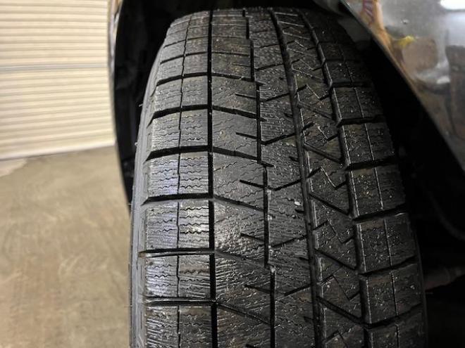 プリウスＺ　ワンオーナー　トヨタセーフティセンス　寒冷地仕様　禁煙車　純正１９インチＡＷ　社外１７ＡＷ＋スタッドレスタイヤ付　　純正ブラックレザーシート　純正ナビ（フルセグ地デジ　Ｂｌｕｅｔｏｏｔｈ対応）＋バックカメラ＋全方位カメラ　パワーバックドア　プリクラッシュセーフティ　レーダークルーズコントロール　純正エンジンスターター　シートヒーター＆クーラー　ドラレコ　ステアリングヒーター　パワーシート　ＥＴＣ 4WD 2000 4Dr