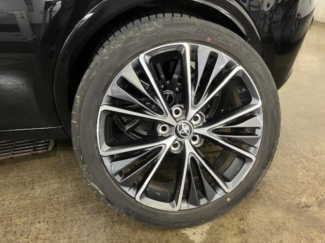 プリウスＺ　ワンオーナー　トヨタセーフティセンス　寒冷地仕様　禁煙車　純正１９インチＡＷ　社外１７ＡＷ＋スタッドレスタイヤ付　　純正ブラックレザーシート　純正ナビ（フルセグ地デジ　Ｂｌｕｅｔｏｏｔｈ対応）＋バックカメラ＋全方位カメラ　パワーバックドア　プリクラッシュセーフティ　レーダークルーズコントロール　純正エンジンスターター　シートヒーター＆クーラー　ドラレコ　ステアリングヒーター　パワーシート　ＥＴＣ 4WD 2000 4Dr