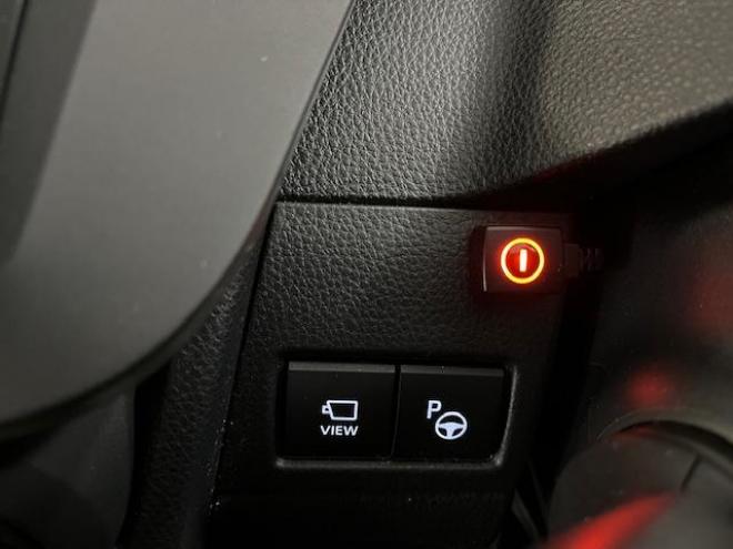 プリウスＺ　ワンオーナー　トヨタセーフティセンス　寒冷地仕様　禁煙車　純正１９インチＡＷ　社外１７ＡＷ＋スタッドレスタイヤ付　　純正ブラックレザーシート　純正ナビ（フルセグ地デジ　Ｂｌｕｅｔｏｏｔｈ対応）＋バックカメラ＋全方位カメラ　パワーバックドア　プリクラッシュセーフティ　レーダークルーズコントロール　純正エンジンスターター　シートヒーター＆クーラー　ドラレコ　ステアリングヒーター　パワーシート　ＥＴＣ 4WD 2000 4Dr