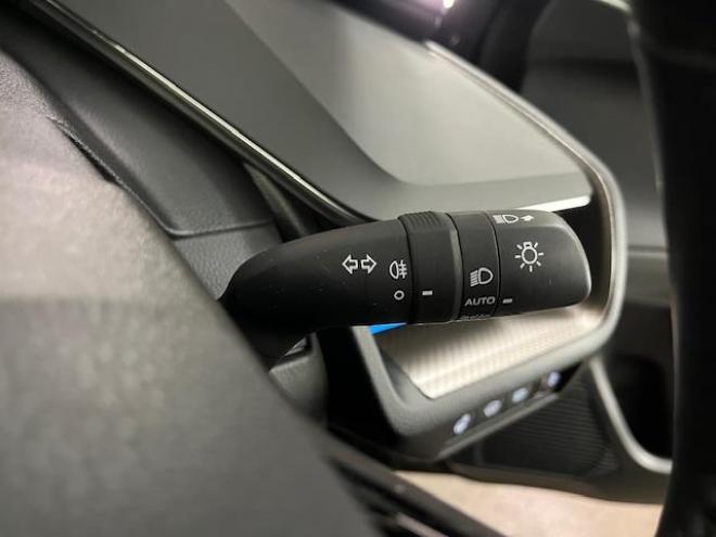 プリウスＺ　ワンオーナー　トヨタセーフティセンス　寒冷地仕様　禁煙車　純正１９インチＡＷ　社外１７ＡＷ＋スタッドレスタイヤ付　　純正ブラックレザーシート　純正ナビ（フルセグ地デジ　Ｂｌｕｅｔｏｏｔｈ対応）＋バックカメラ＋全方位カメラ　パワーバックドア　プリクラッシュセーフティ　レーダークルーズコントロール　純正エンジンスターター　シートヒーター＆クーラー　ドラレコ　ステアリングヒーター　パワーシート　ＥＴＣ 4WD 2000 4Dr