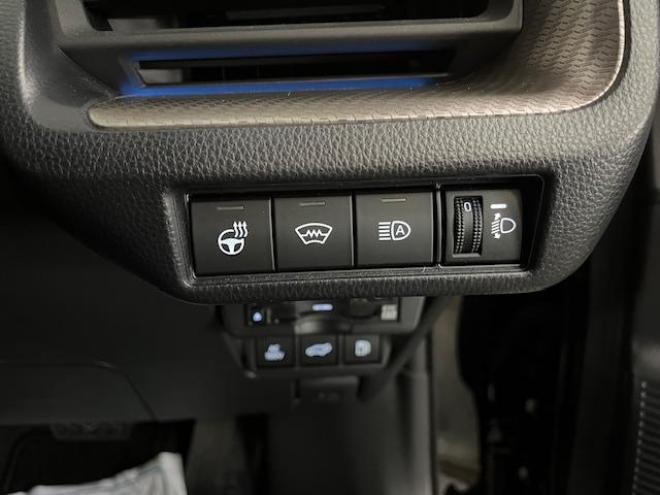 プリウスＺ　ワンオーナー　トヨタセーフティセンス　寒冷地仕様　禁煙車　純正１９インチＡＷ　社外１７ＡＷ＋スタッドレスタイヤ付　　純正ブラックレザーシート　純正ナビ（フルセグ地デジ　Ｂｌｕｅｔｏｏｔｈ対応）＋バックカメラ＋全方位カメラ　パワーバックドア　プリクラッシュセーフティ　レーダークルーズコントロール　純正エンジンスターター　シートヒーター＆クーラー　ドラレコ　ステアリングヒーター　パワーシート　ＥＴＣ 4WD 2000 4Dr