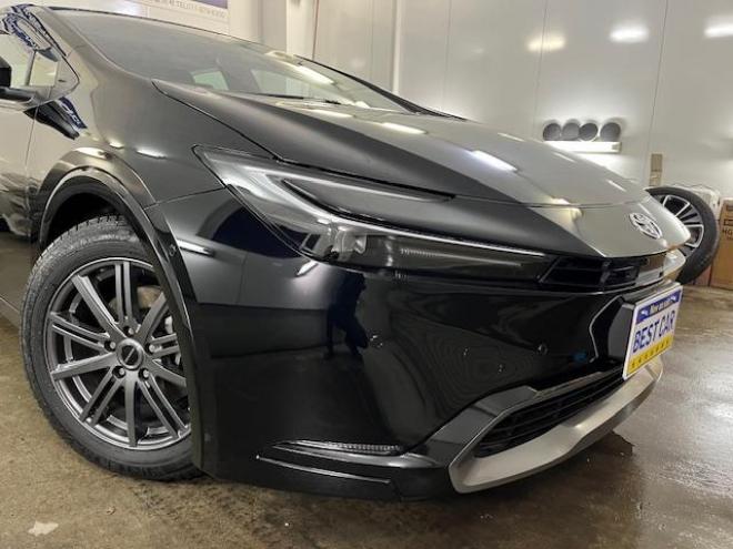 プリウスＺ　ワンオーナー　トヨタセーフティセンス　寒冷地仕様　禁煙車　純正１９インチＡＷ　社外１７ＡＷ＋スタッドレスタイヤ付　　純正ブラックレザーシート　純正ナビ（フルセグ地デジ　Ｂｌｕｅｔｏｏｔｈ対応）＋バックカメラ＋全方位カメラ　パワーバックドア　プリクラッシュセーフティ　レーダークルーズコントロール　純正エンジンスターター　シートヒーター＆クーラー　ドラレコ　ステアリングヒーター　パワーシート　ＥＴＣ 4WD 2000 4Dr