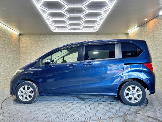 フリード1.5G Lパッケージ 4WD 5年保証 ナビTV Bカメ パワスラ 夏冬タイヤ 寒冷地仕様 禁煙 車検整備2年付