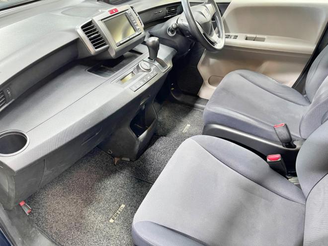 フリード1.5G Lパッケージ 4WD 5年保証 ナビTV Bカメ パワスラ 夏冬タイヤ 寒冷地仕様 禁煙 車検整備2年付