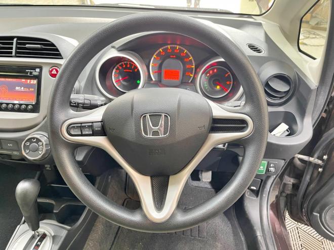 フィット1.3G 4WD 5年保証 バックカメラ 寒冷地仕様 禁煙 車検整備2年付 修復歴無