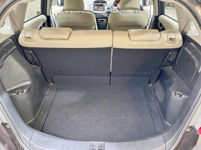 フィット1.3G 4WD 5年保証 バックカメラ 寒冷地仕様 禁煙 車検整備2年付 修復歴無