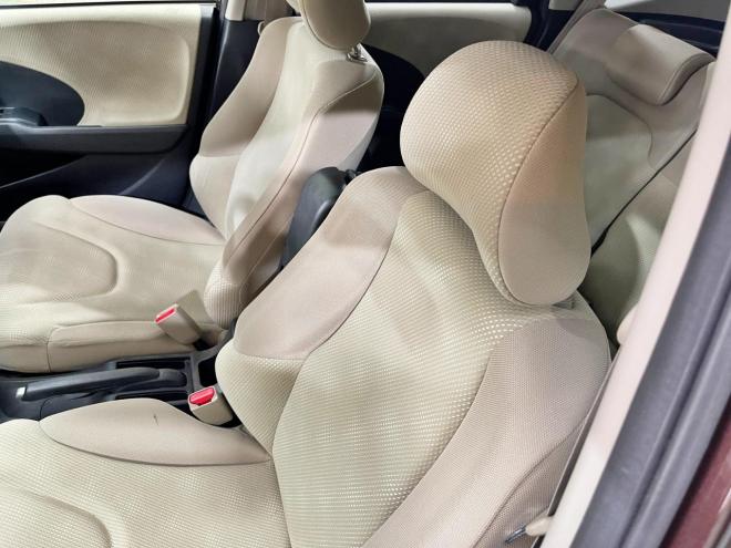 フィット1.3G 4WD 5年保証 バックカメラ 寒冷地仕様 禁煙 車検整備2年付 修復歴無