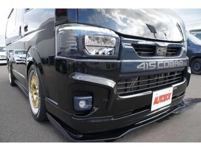 レジアスエース2.8 スーパーGL ダークプライム ロングボディ ディーゼルターボ 4WD　415COBRAコンプリート車両　ファントムヘッドライトシステム&ファントムゴールド18インチホイール&フェイスリフトキット&フルエアロ&フローティングリップ&ローフォルムフェンダー　玄武2インチダウンブロック 2800