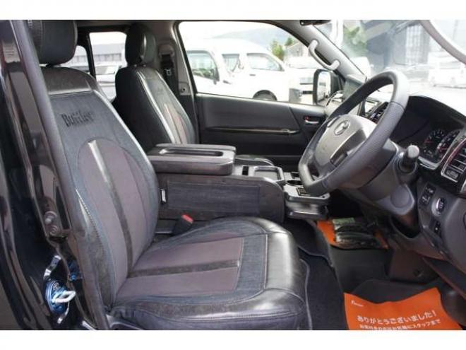 レジアスエース2.8 スーパーGL ダークプライム ロングボディ ディーゼルターボ 4WD　415COBRAコンプリート車両　ファントムヘッドライトシステム&ファントムゴールド18インチホイール&フェイスリフトキット&フルエアロ&フローティングリップ&ローフォルムフェンダー　玄武2インチダウンブロック 2800