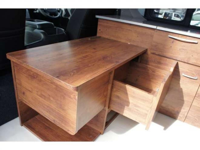 ハイエースバンスーパーロングHR　8人乗りキャンピング4WD　走行充電&外部充電&サブバッテリー　　　&FFヒーター&冷蔵庫&シンク&給排水　アルパインBIG-X&フリップダウン　415COBRAフロントリップ&バッドラッカー17AW　デジタルインナー　全方位カメラ 2700