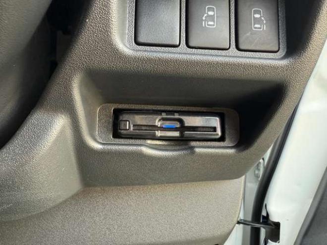 ハイエースバン2.8ダークプライムIIマルチロールトランスポータータイプIロングディーゼルターボ4WD　寒冷地仕様　ワンオーナー　ESSEX　ENCM17インチアルミ　ヨコハマパラダ　ESSEXフロントリップスポイラー　ローフォルムフェンダー　ローダウン　パワースライドドア　LEDテールランプ 2800