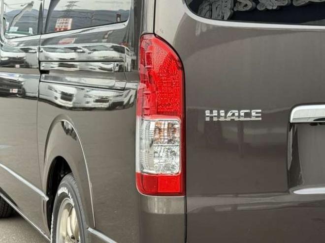 ハイエースバン2.8 スーパーGL 50TH アニバーサリー リミテッド ロングボディ ディーゼルターボ 4WD　415COBRA　CL-3 フロントリップスポイラー　ステージ2ルーフスポイラー　By2NEO　BADフェイスボンネット　ローフォルムフェンダー　ESSEX　ENCB　17インチブロンズホイール　ヨコハマパラダ　NEWパーツカスタム 2800