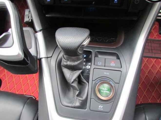 RAV-42.5 ハイブリッド G E-Four 4WD　ヒッチメンバー/パワーバックドア/アップサス/モデリスタエアロ/サンルーフ/ビルトインETC/シートヒーター/ステアリングヒーター/フルセグTV/バックカメラ/サイドカメラ/ 2500