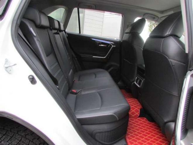 RAV-42.5 ハイブリッド G E-Four 4WD　ヒッチメンバー/パワーバックドア/アップサス/モデリスタエアロ/サンルーフ/ビルトインETC/シートヒーター/ステアリングヒーター/フルセグTV/バックカメラ/サイドカメラ/ 2500