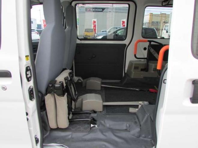 ハイゼットカーゴ スローパー(リアシートレス)+　折り畳み補助シート 福祉車両 4WD 660