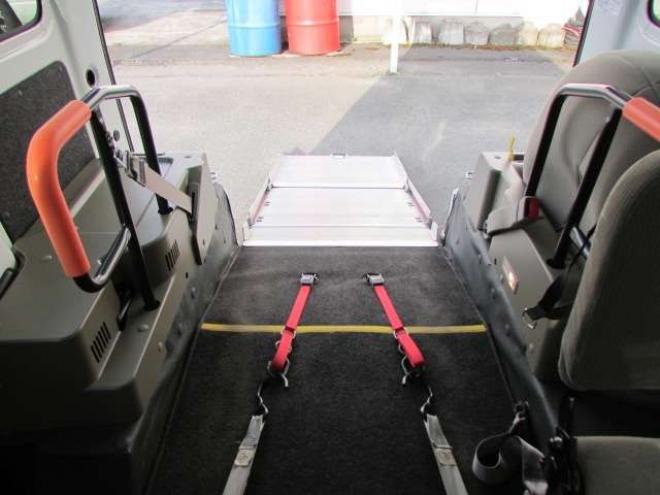 ハイゼットカーゴ スローパー(リアシートレス)+　折り畳み補助シート 福祉車両 4WD 660