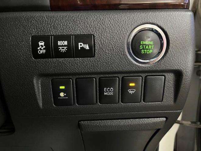 ヴェルファイア２．４Ｚ　本州仕入　後期型　ワンオーナー　寒冷地仕様　禁煙車　両側パワースライドドア　純正１８インチＡＷ　純正１６ＡＷ＋スタッドレスタイヤ　純正ナビ　フルセグ地デジ　ＤＶＤ再生　Ｂｌｕｅｔｏｏｔｈ　バックカメラ 4WD 2400 5Dr