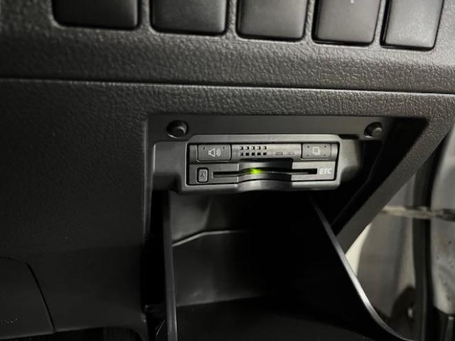 ヴェルファイア２．４Ｚ　本州仕入　後期型　ワンオーナー　寒冷地仕様　禁煙車　両側パワースライドドア　純正１８インチＡＷ　純正１６ＡＷ＋スタッドレスタイヤ　純正ナビ　フルセグ地デジ　ＤＶＤ再生　Ｂｌｕｅｔｏｏｔｈ　バックカメラ 4WD 2400 5Dr