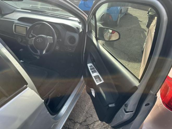 ヴィッツ 4WD 1300 5Dr